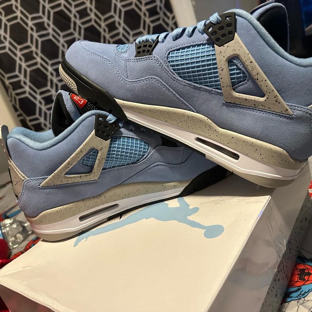 University blue Jordan 4s Sz 12